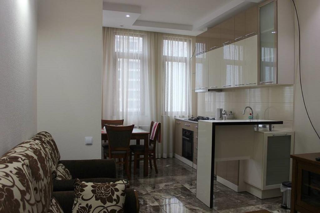 Apartment On Rustaveli 17 Батуми Екстериор снимка